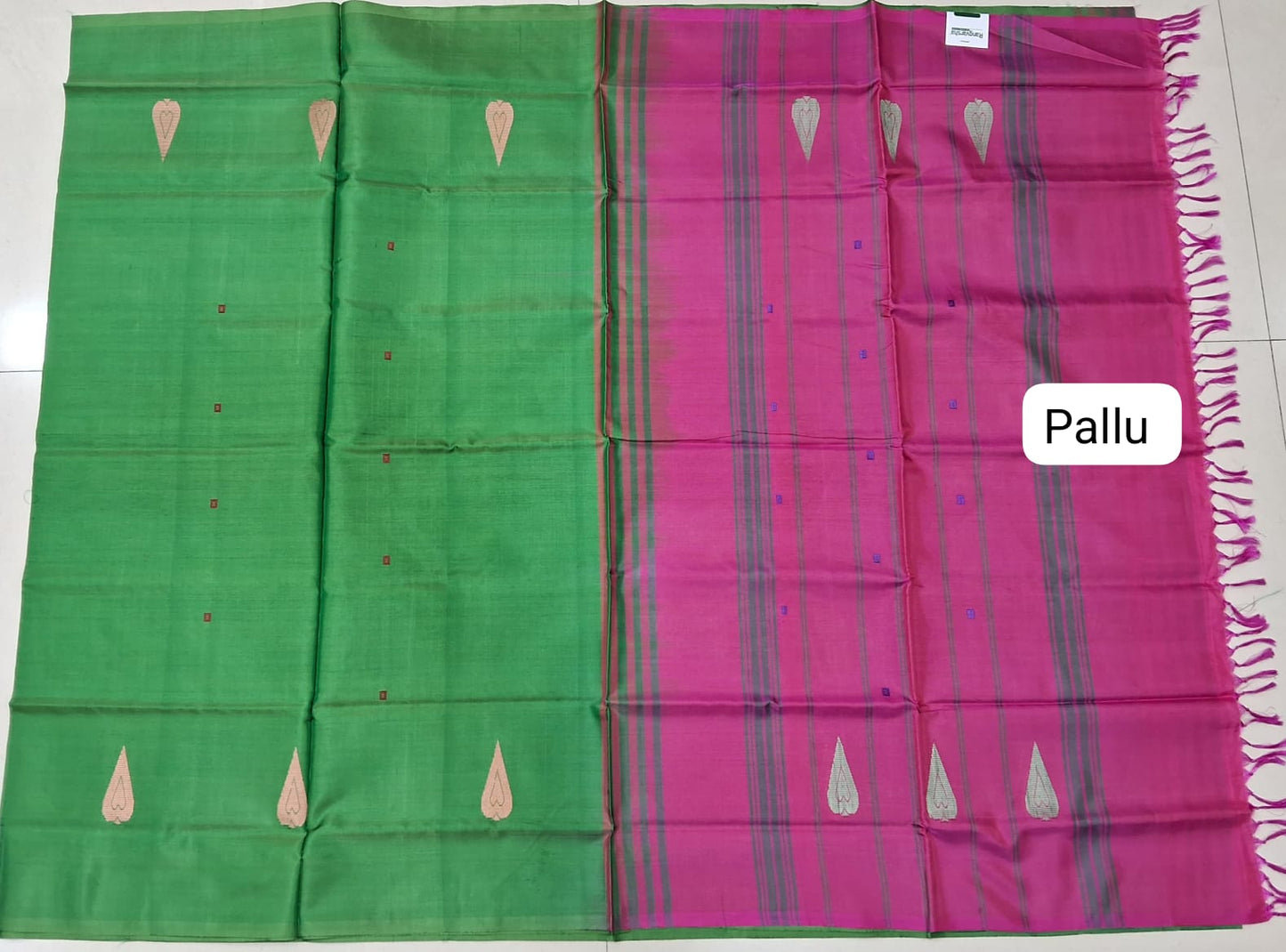 Parrot Green Hand Woven Banana Silk Saree pallu