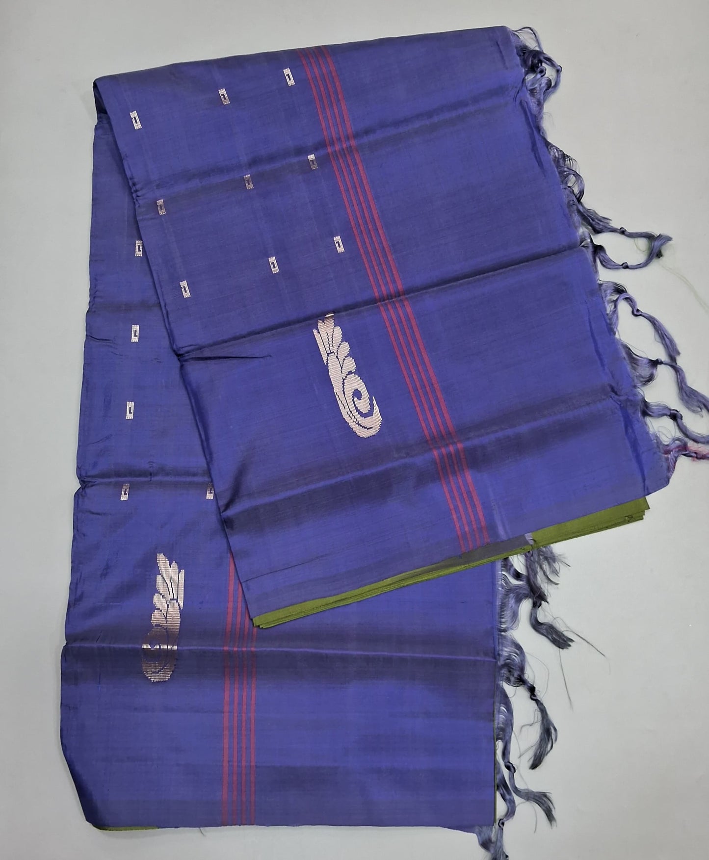 Bottle Green Hand Woven Banana Silk Saree