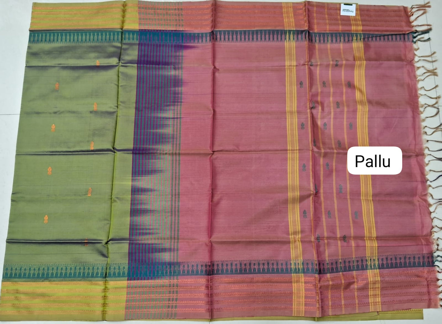 Leaf Green Hand Woven Banana Silk Saree pallu
