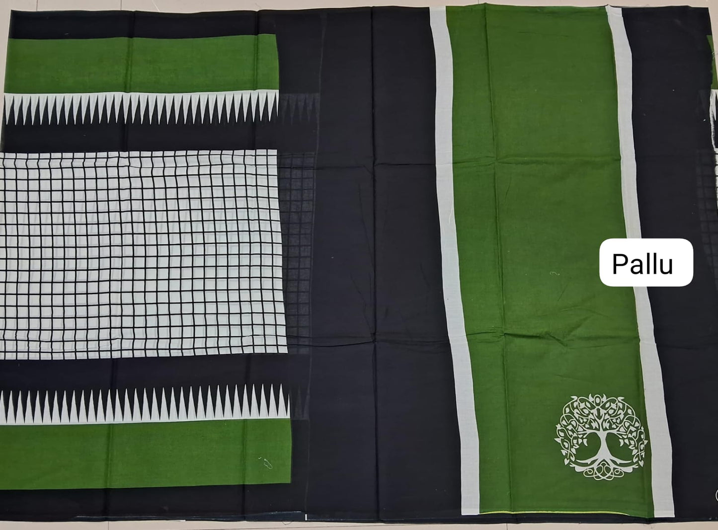 White and Black checked Mulmul Cotton Saree pallu