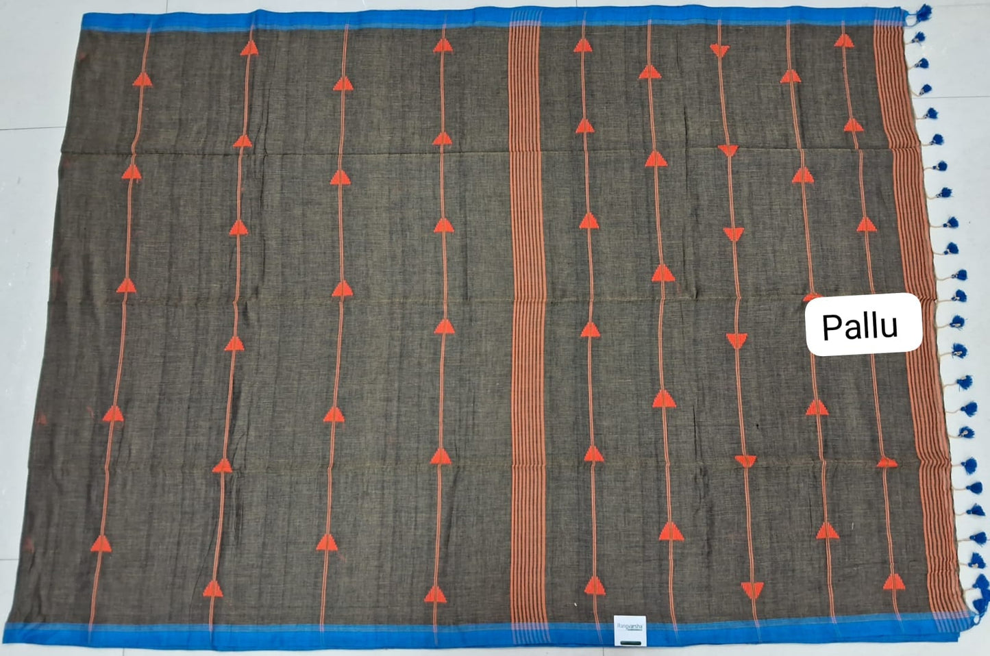 Earth Grey Khadhi Cotton Saree palllu