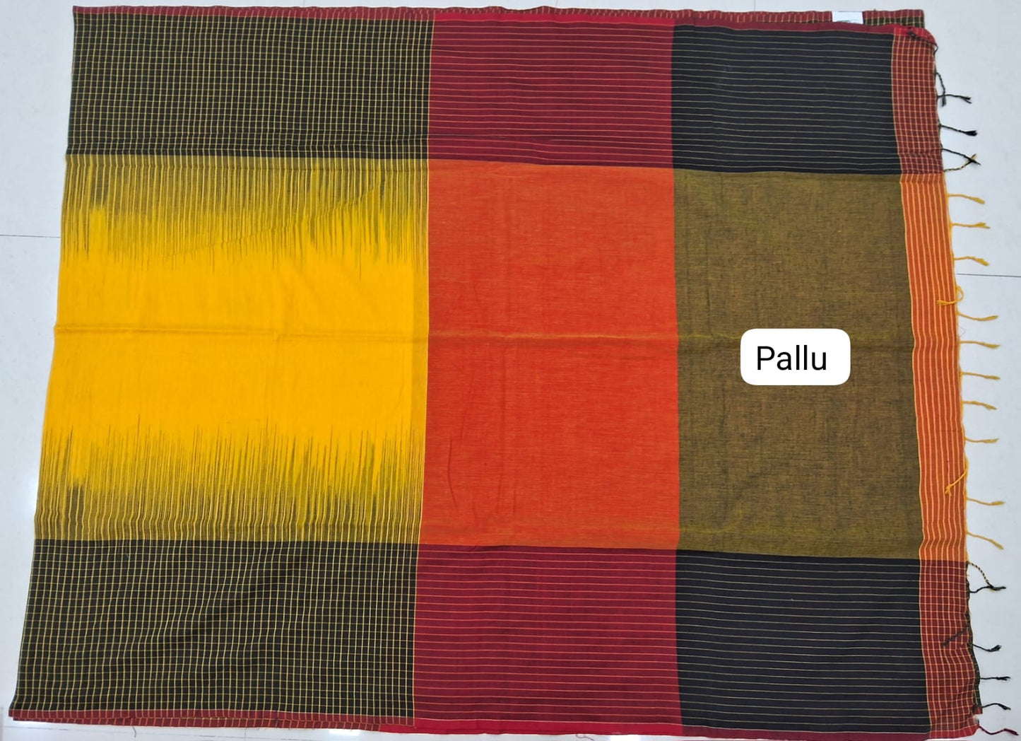 Yellow Khadhi Cotton Saree pallu