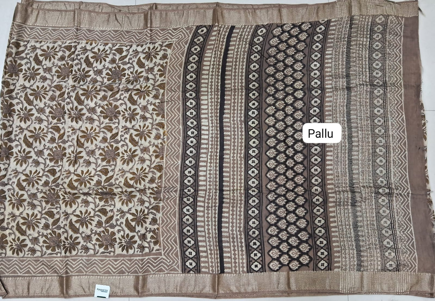 Beige Maheshwari Cotton Saree pallu