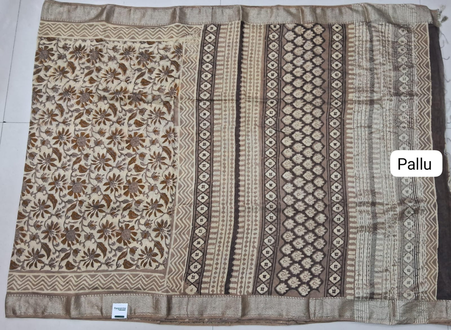 Beige Maheshwari Cotton Saree pallu