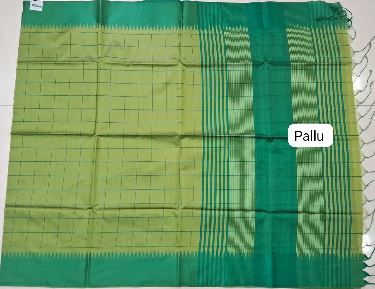 Bright Green Woven Tussar Saree pallu