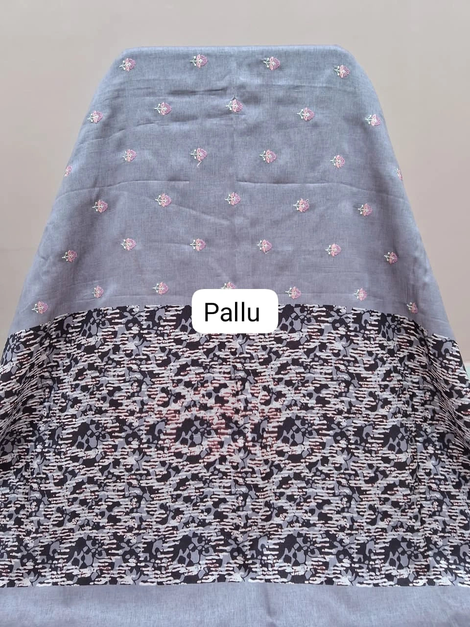 Lavender Grey Tussar Saree pallu