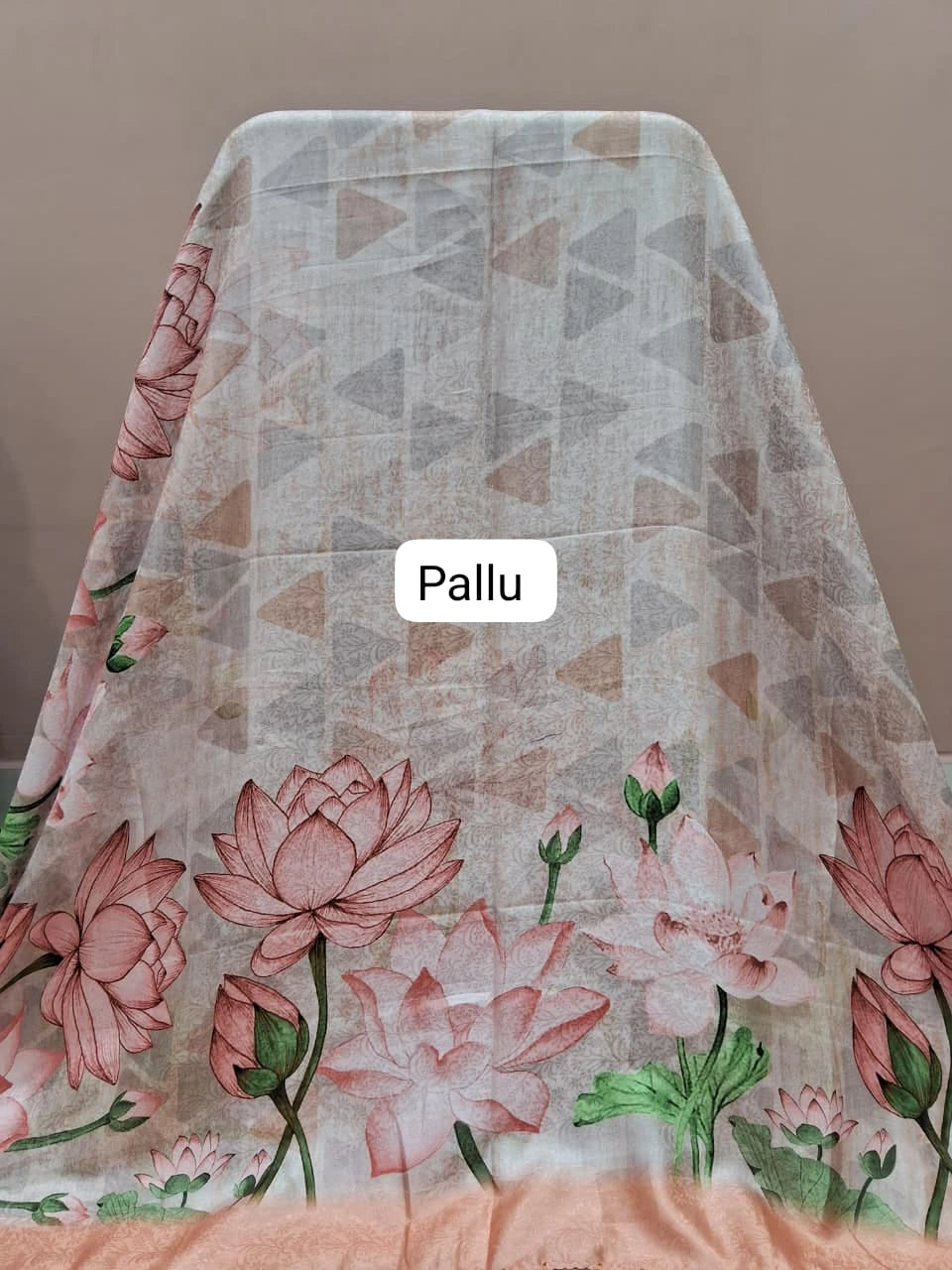 Light Silver Shaded Silk Saree pallu