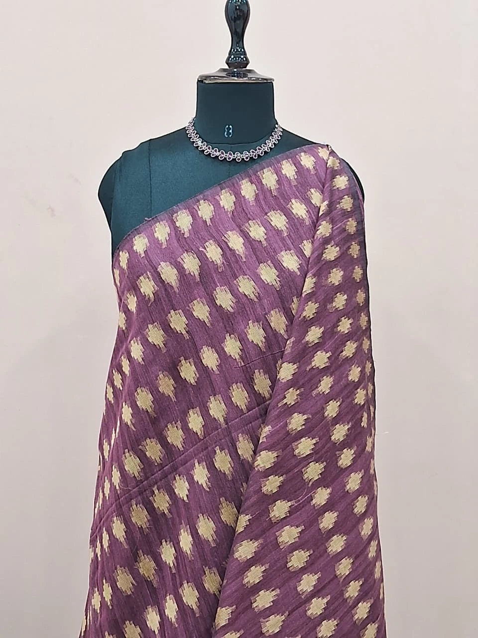 Wine-Shaded Gicha Saree 1