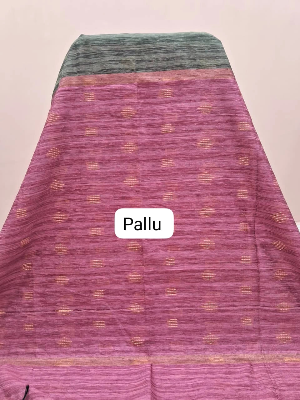 Dark Grey-Shaded Plain Gicha Saree pallu