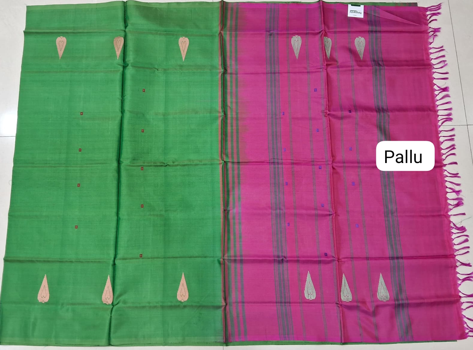 Parrot Green Hand Woven Banana Silk Saree pallu