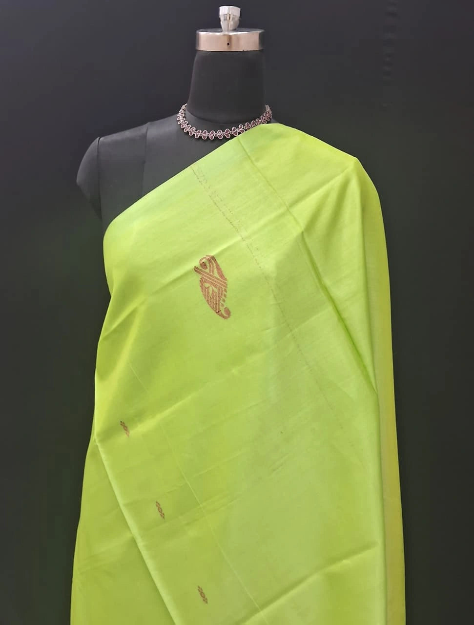 Bright Green Handwoven Banana Silk Saree 1