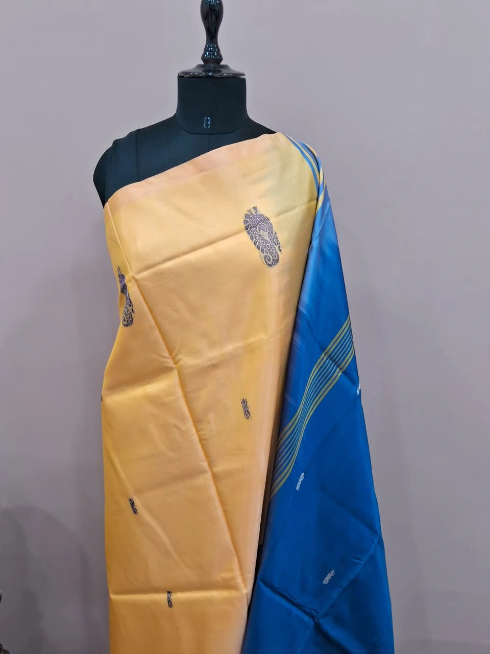 Light yellow handwoven banana silk saree 1