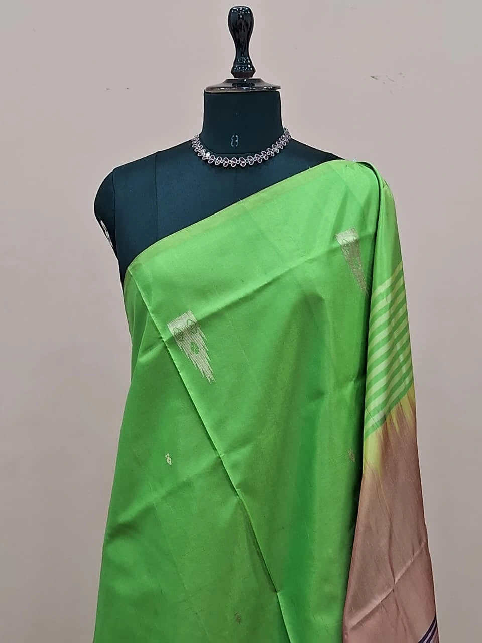 Leaf Green Handwoven Banana Silk Saree 1