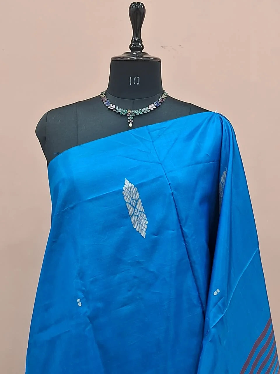 Royal Blue Handwoven Banana Silk Saree 1