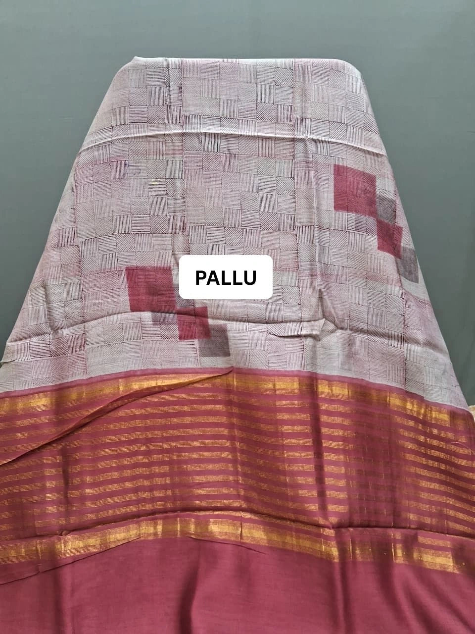 Elegant Light Grey Chanderi Saree pallu