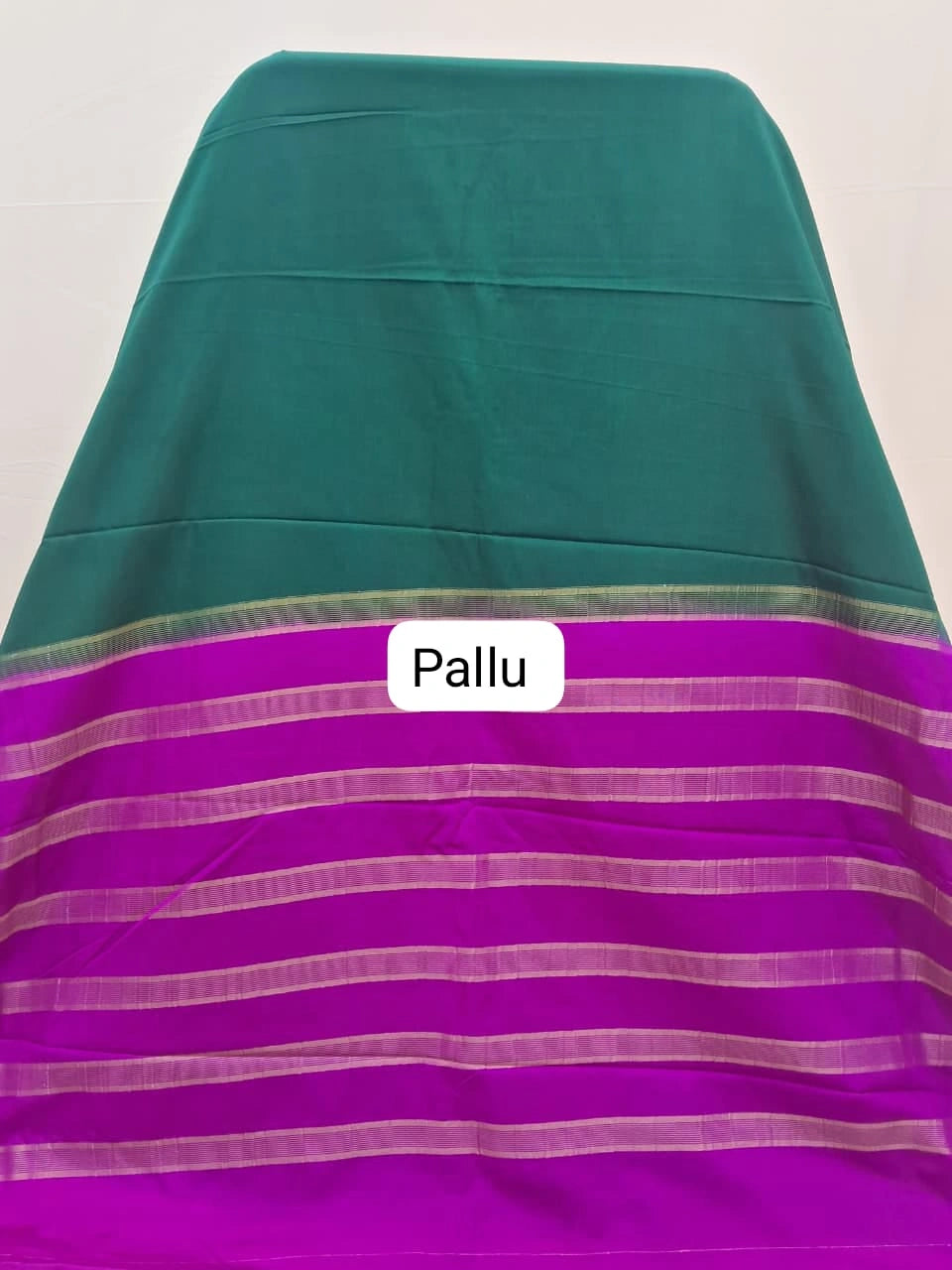 Graceful Green Plain Crepe Silk Saree pallu