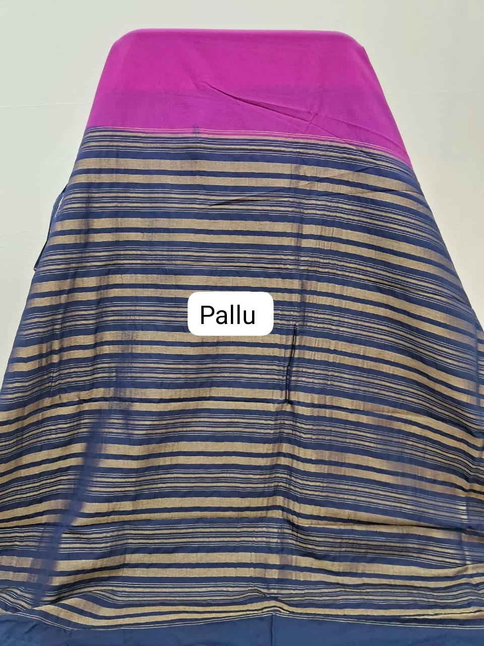 Graceful Rani Pink Plain Crepe Silk Saree pallu