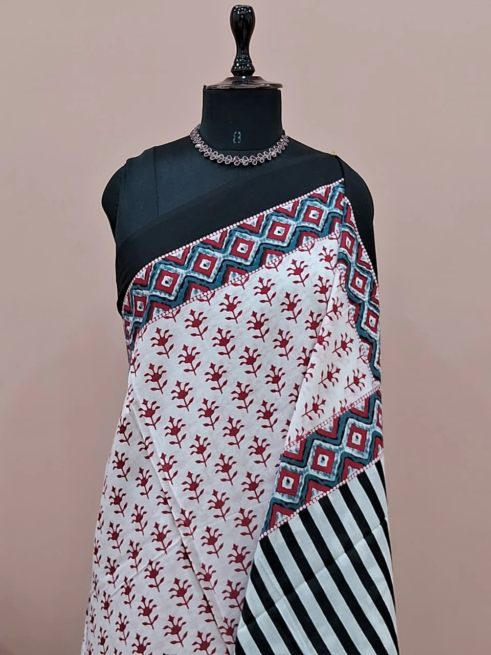White & Red Floral Mulmul Cotton Saree 1