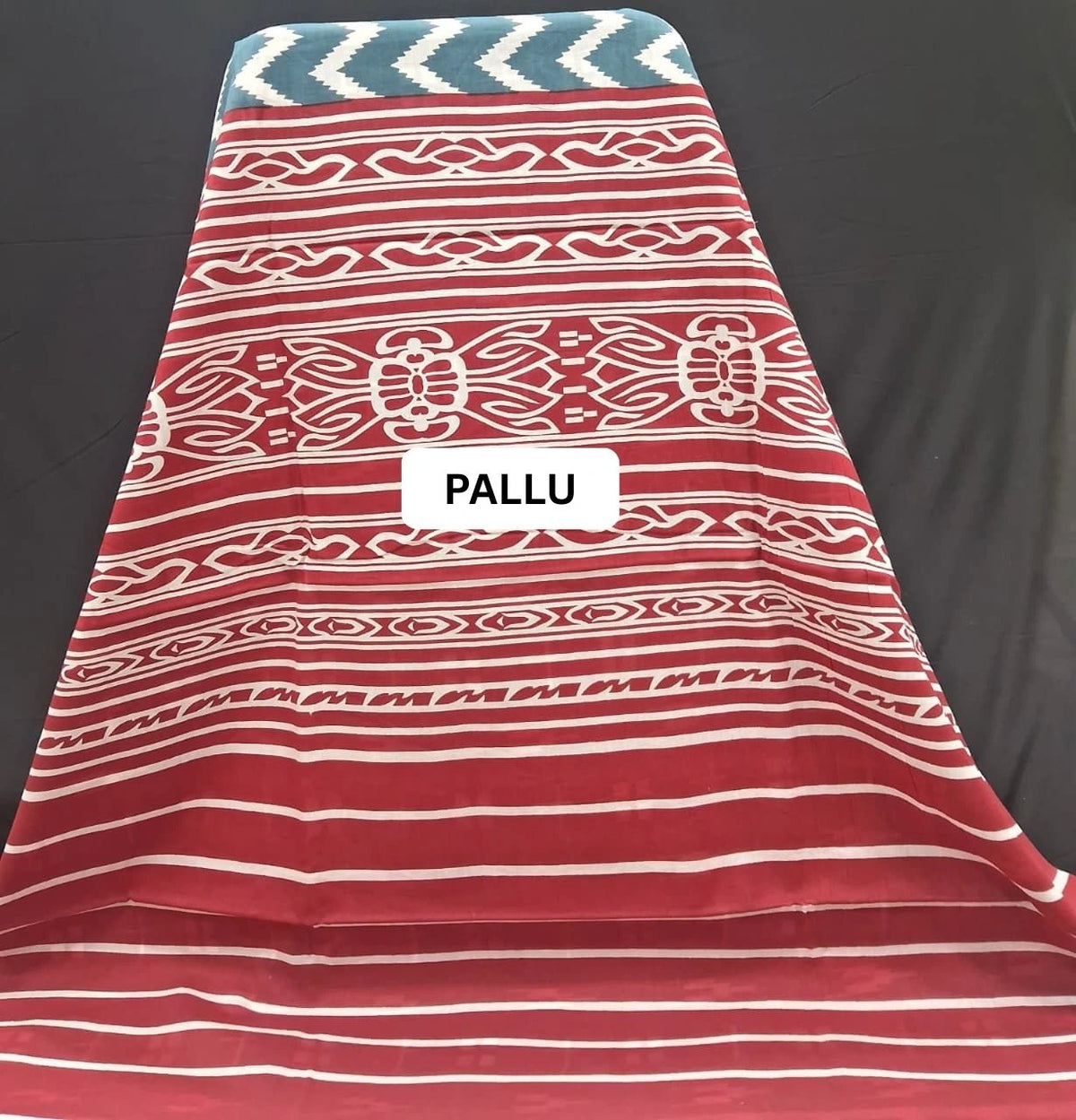 Red & Indigo Zigzag Pattern Mulmul Cotton Saree pallu