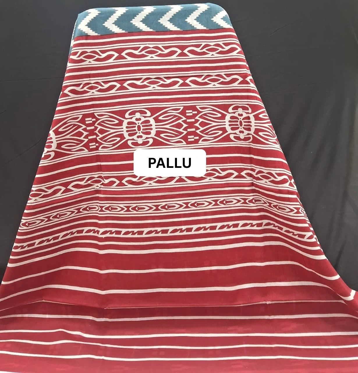 Red & Indigo Zigzag Pattern Mulmul Cotton Saree pallu