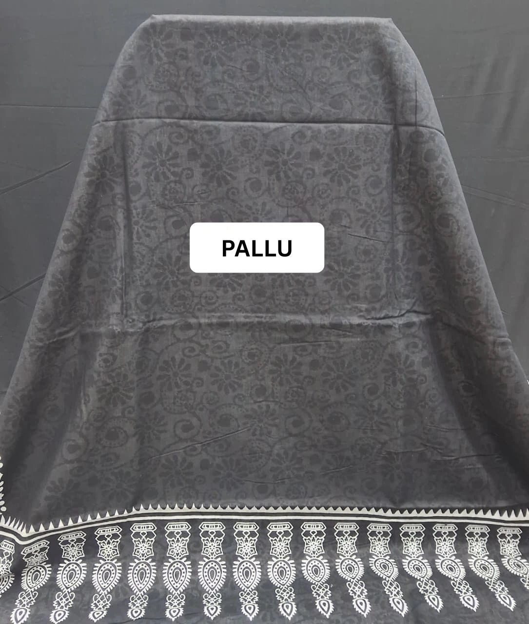 Black & White Mulmul Cotton Saree pallu