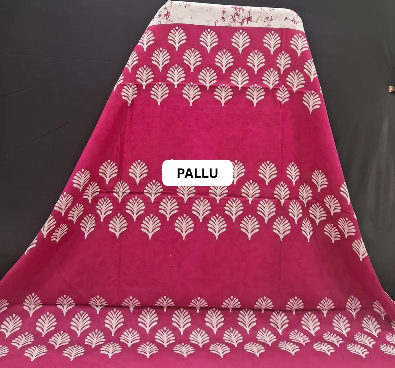 White & Magenta Mulmul Cotton Saree pallu