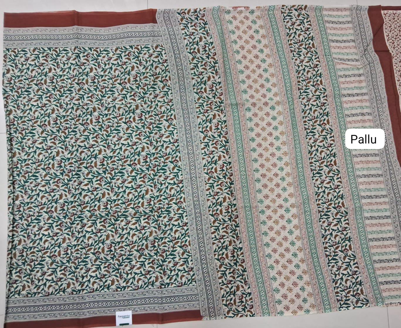 Beige Mulmul Cotton Saree pallu