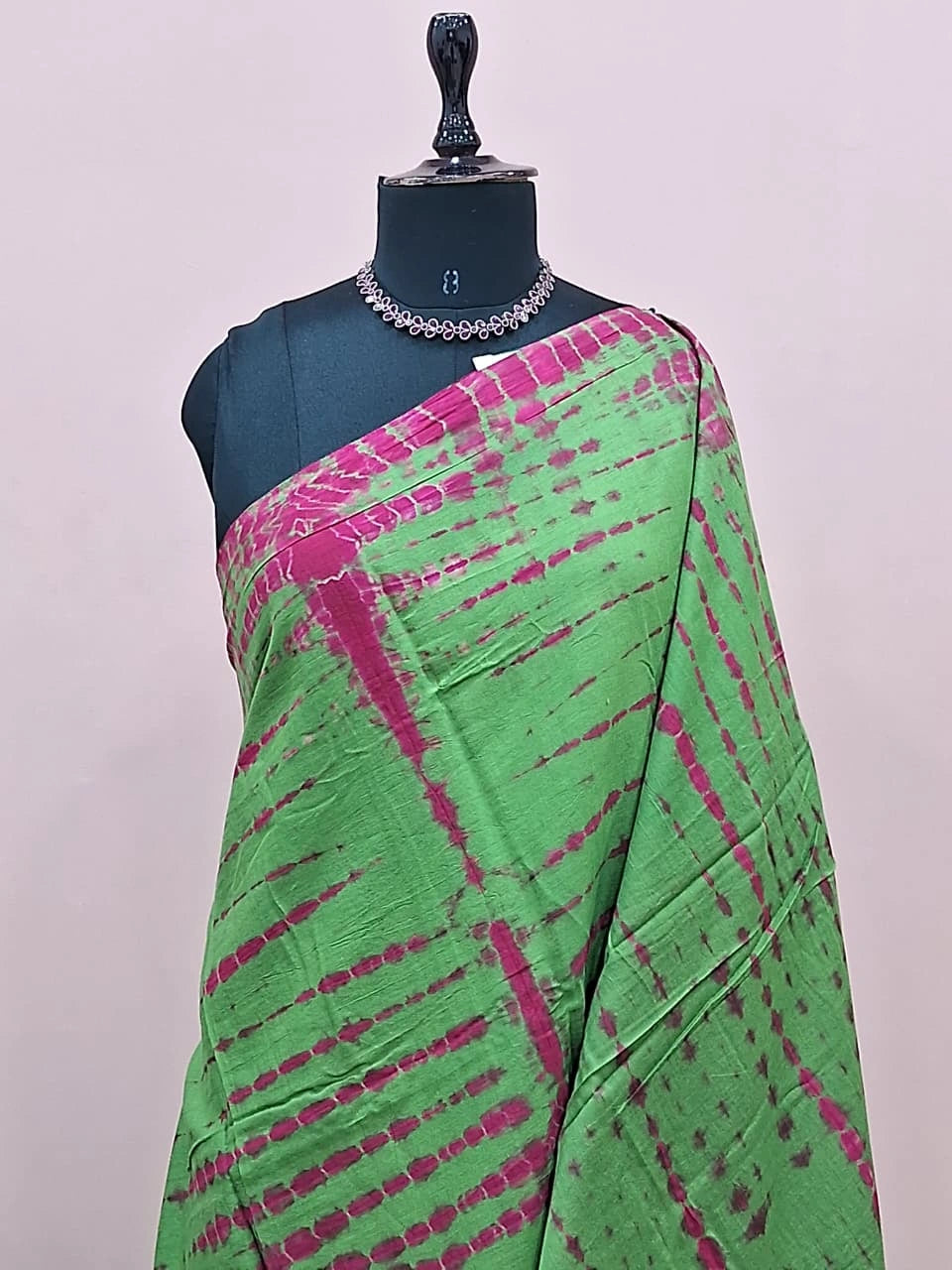Parrot Green Mulmul Cotton Saree 1