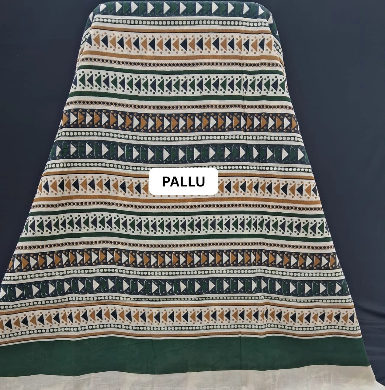 Beige Mulmul Cotton Saree pallu