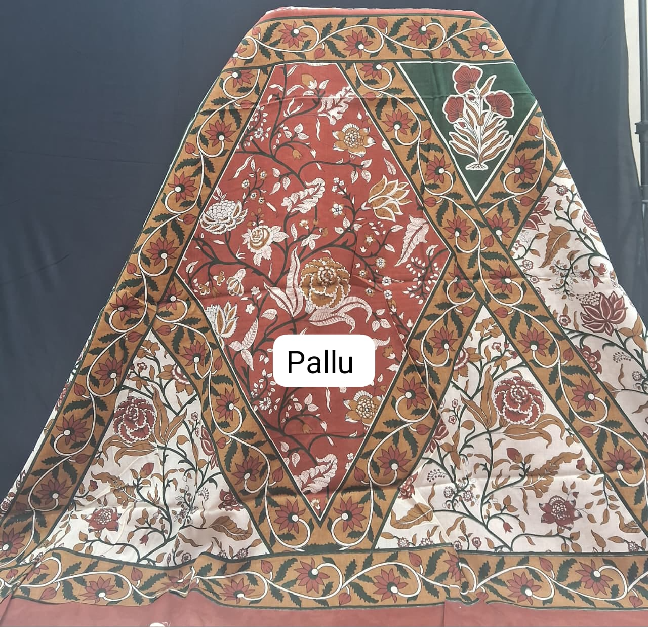 Beige Mulmul Cotton Saree pallu