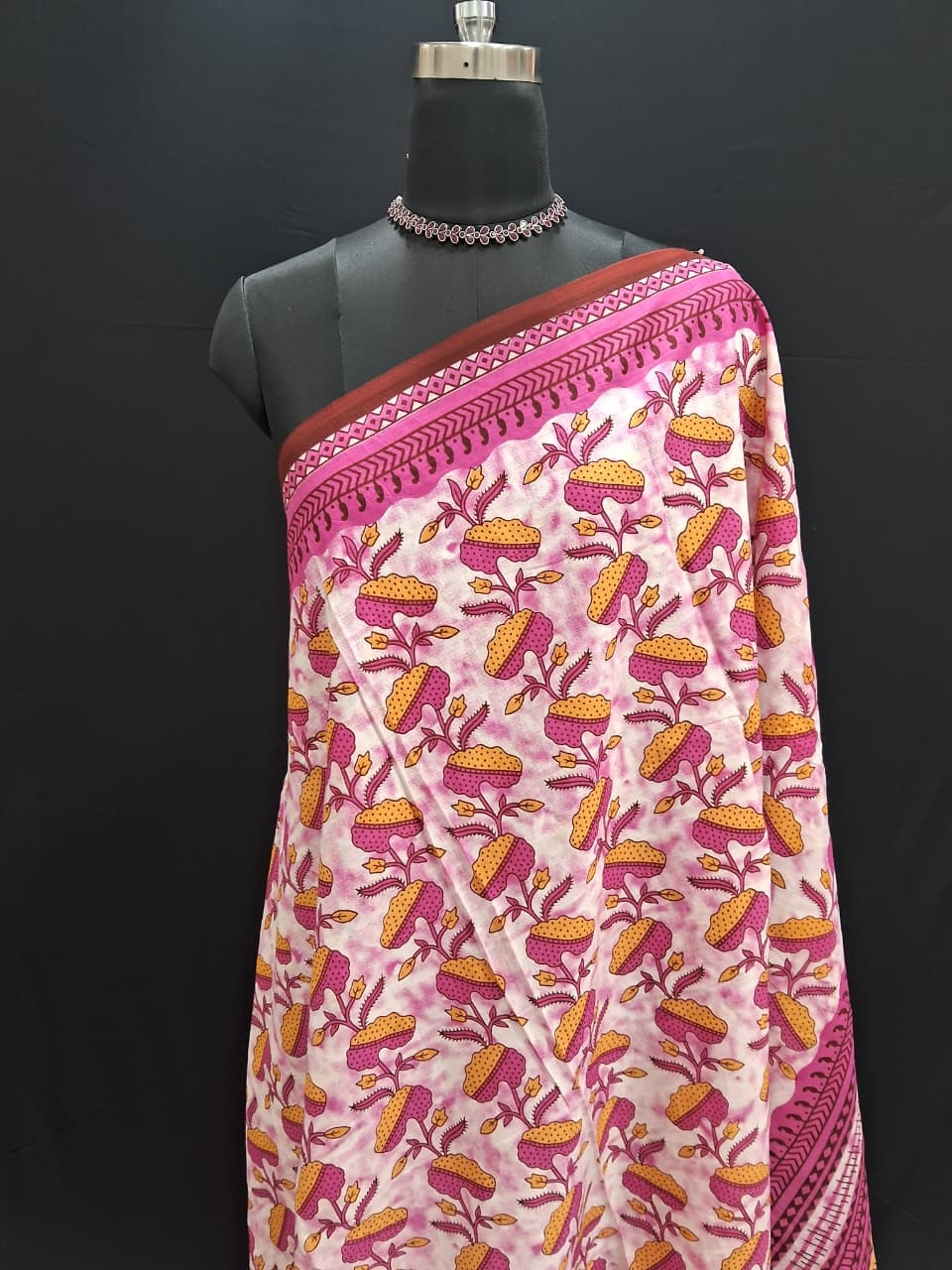 Elegant Pink and White mulmul cotton Saree 1
