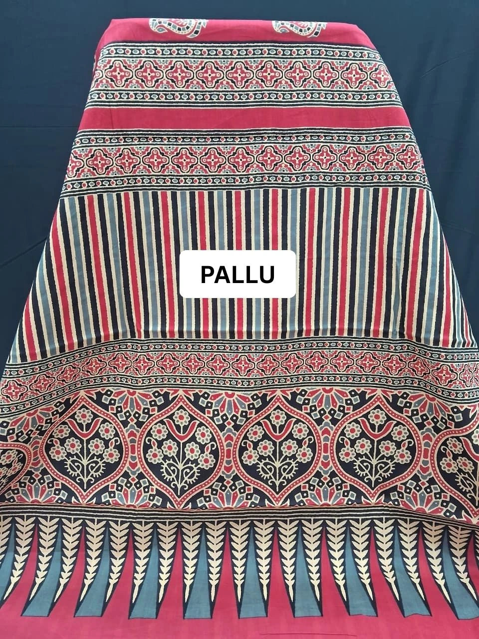 Fiery Red Mulmul Cotton Saree pallu