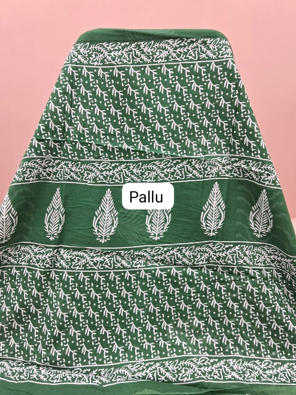 Elegant green mulmul cotton saree pallu