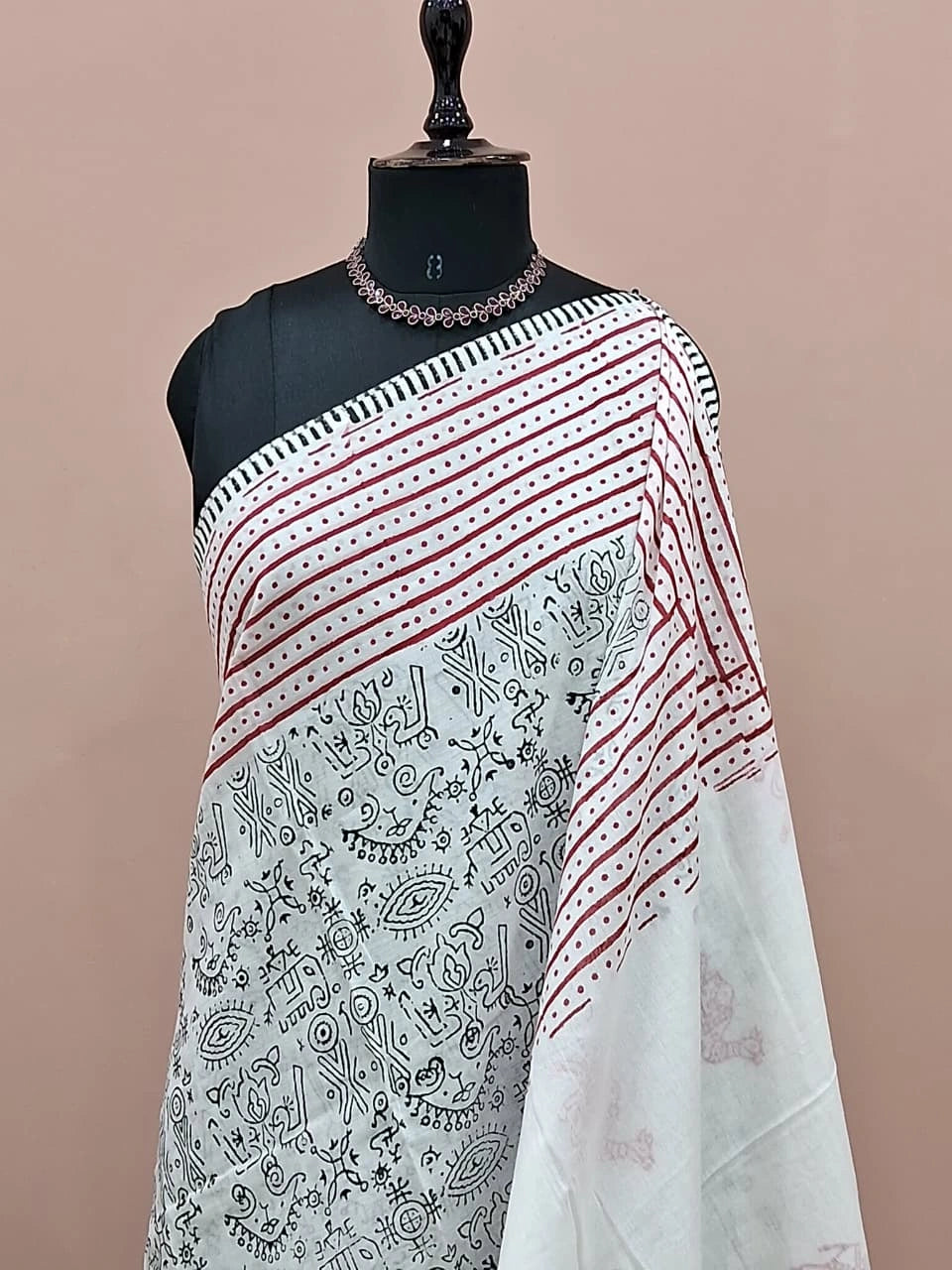 Elegant white mulmul cotton saree 1