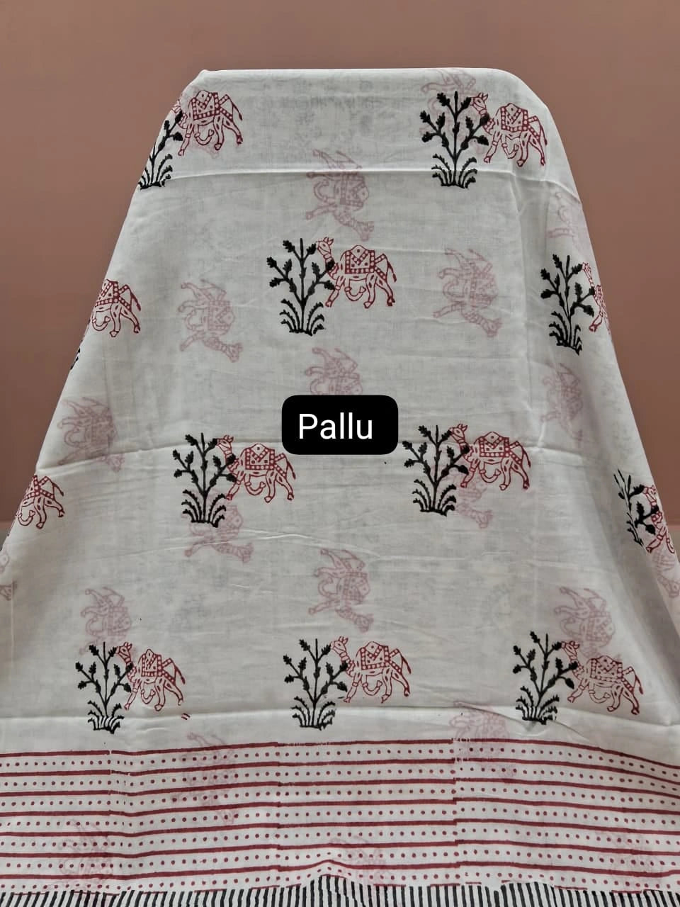 Elegant white mulmul cotton saree pallu