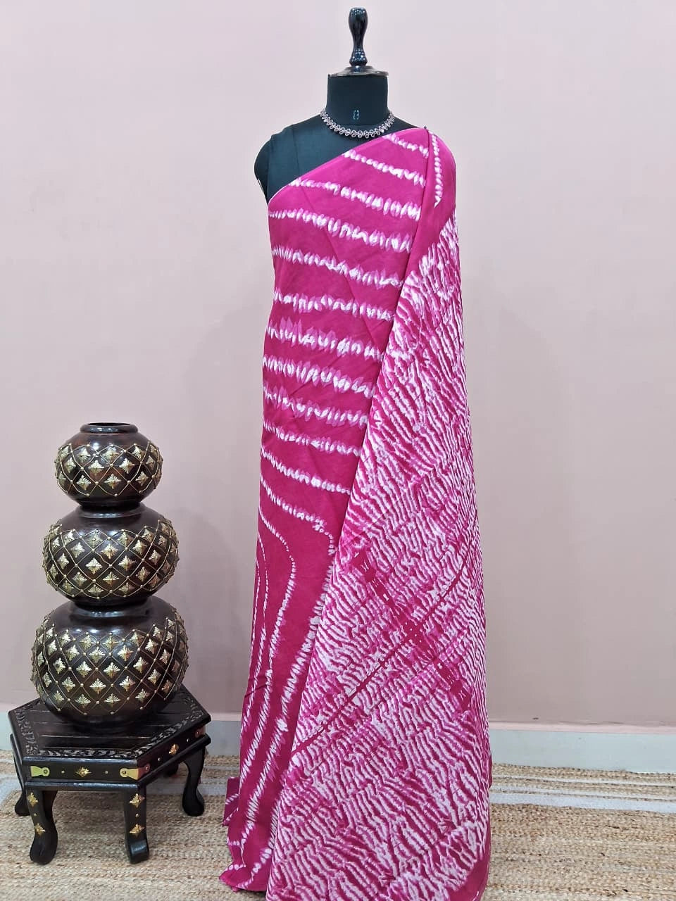 Graceful rani pink mulmul cotton saree 
