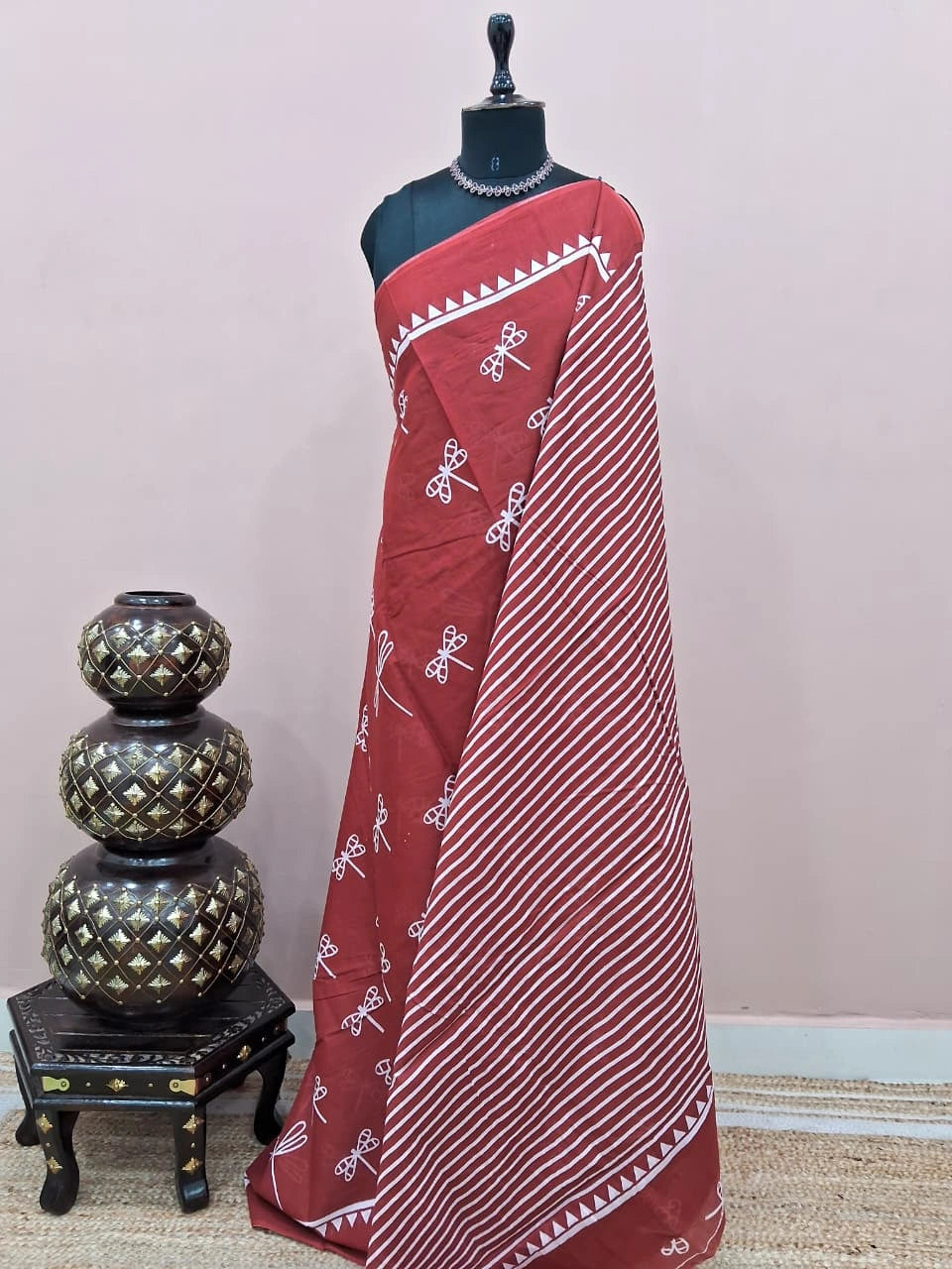 Elegant red mulmul cotton saree