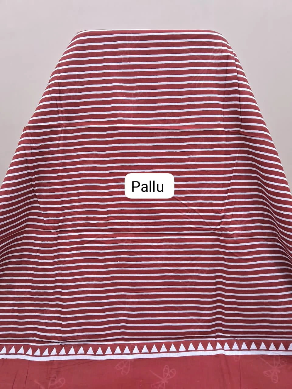 Elegant red mulmul cotton saree Pallu