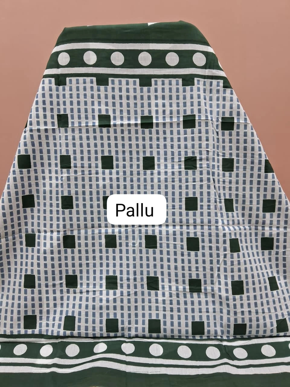 Bottle Green Mulmul Cotton Saree pallu
