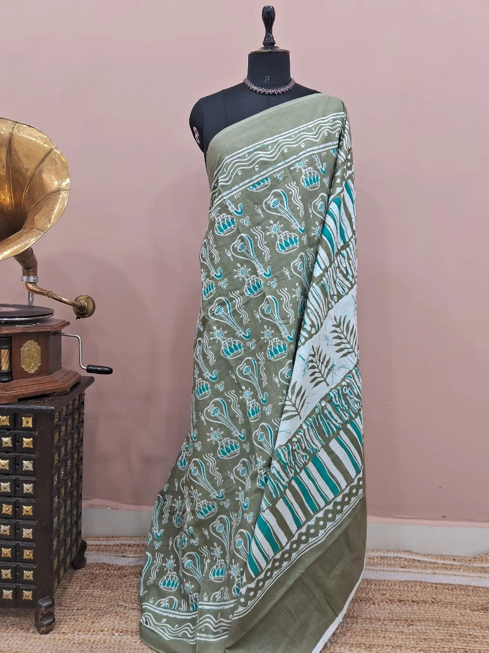 Light Pista Green Mulmul Cotton Saree