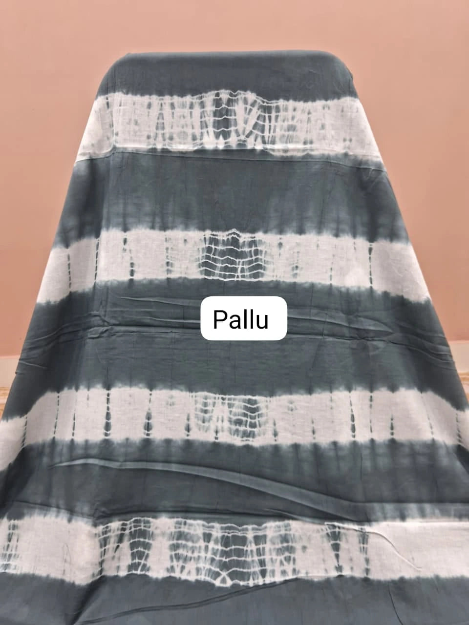 Grey Mulmul Cotton Saree pallu