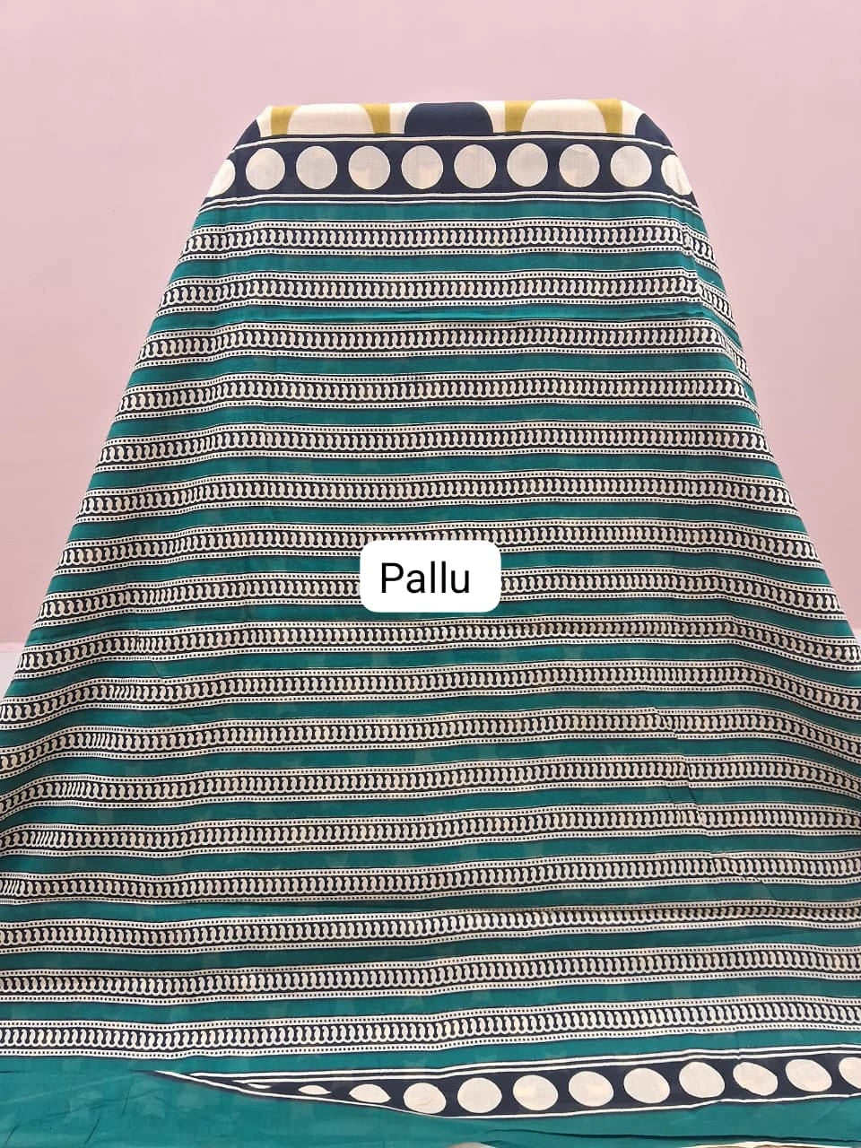 Olive Green Mulmul Cotton Saree pallu