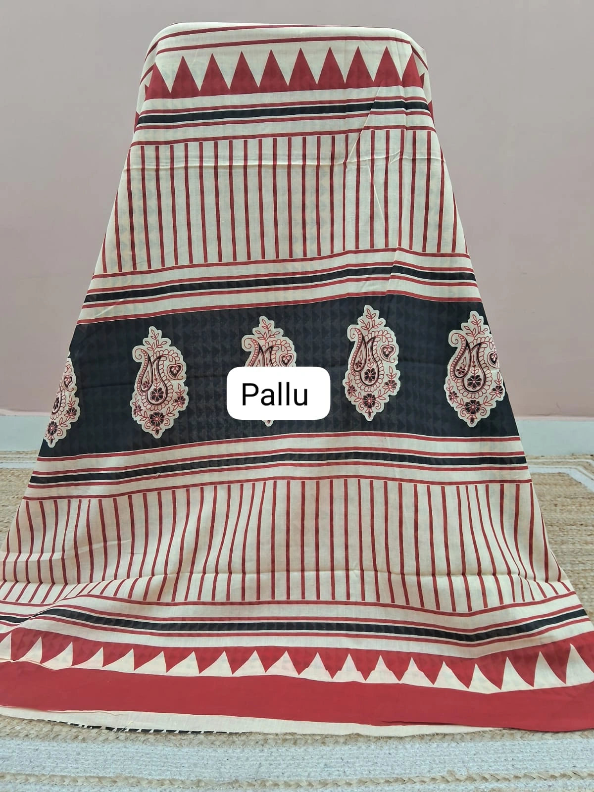 Beige Mulmul Cotton Saree pallu