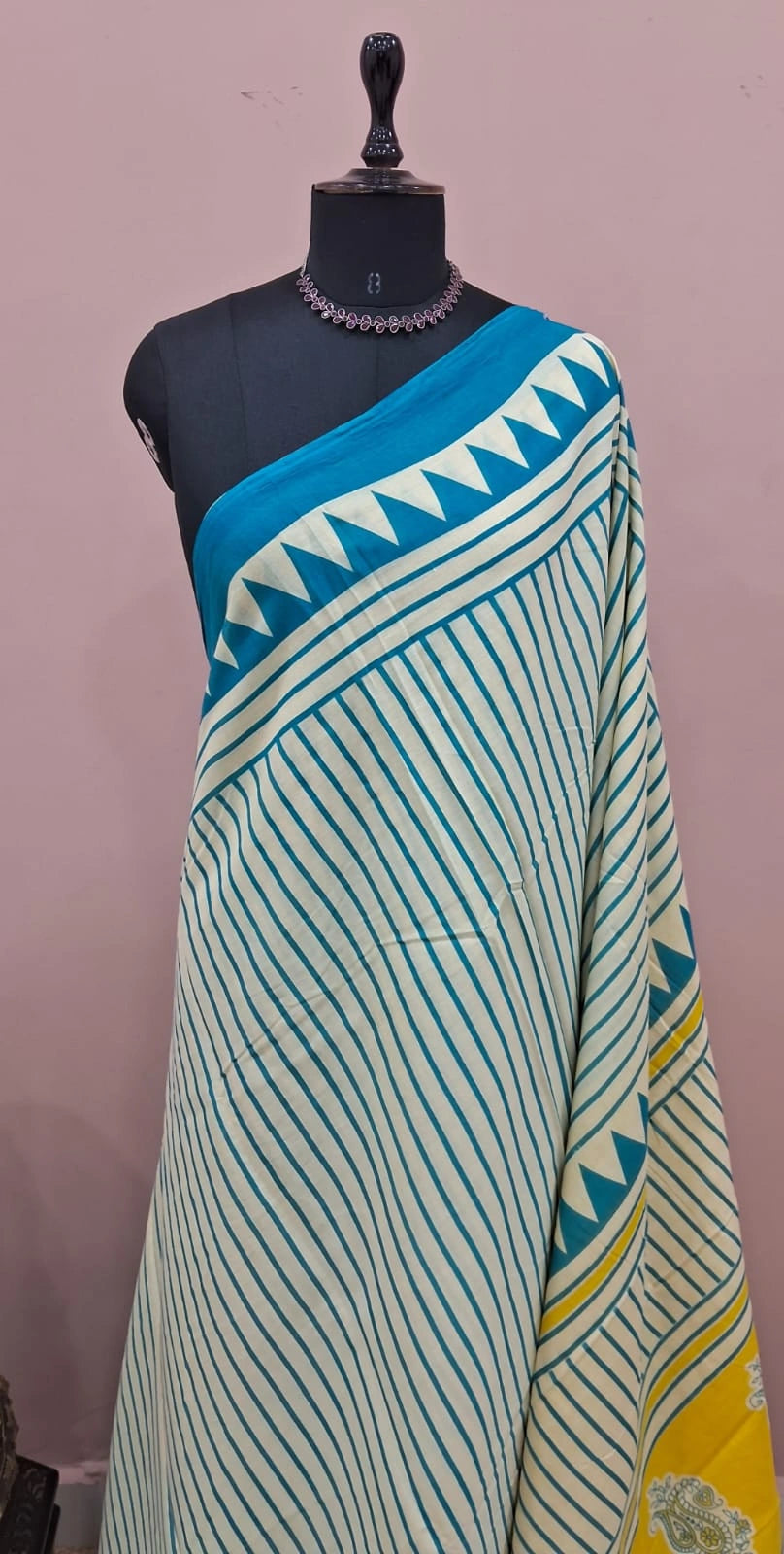 Off-White Mulmul Cotton Saree 1