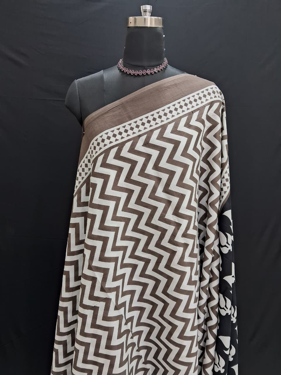 Brown and White Zigzag Mulmul Cotton saree 1