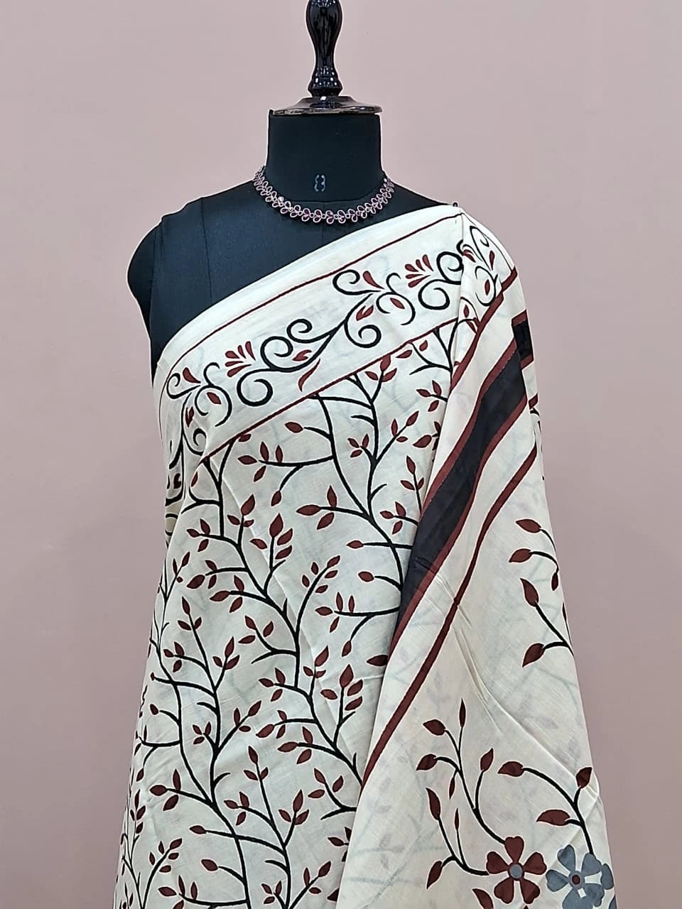 Beige Mulmul Cotton Saree with Black Vine and Rust Leaf Print 1