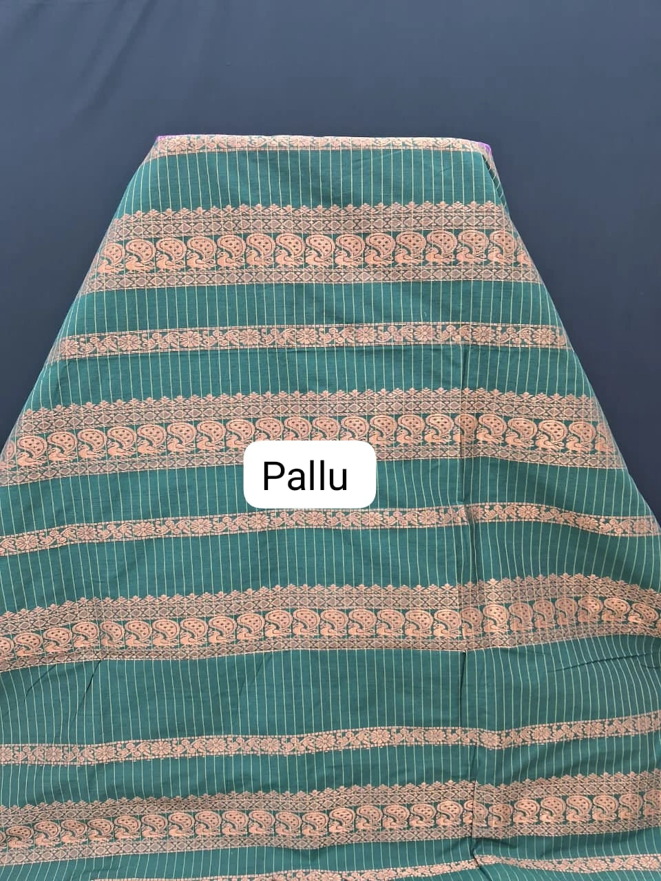 Onion pink checked Kalyani cotton saree Pallu