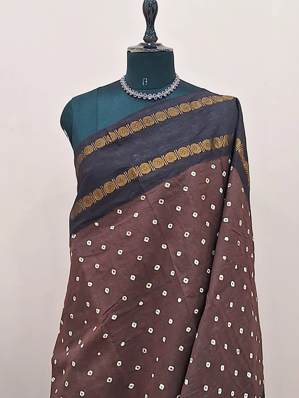 Chocolate Brown Kaikattu Sungudi Handloom Cotton Saree 1