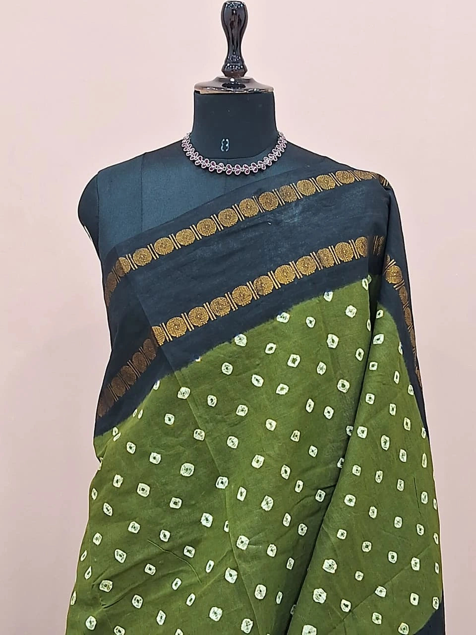 Leaf Green Kaikattu Sungudi Handloom Cotton Saree 1