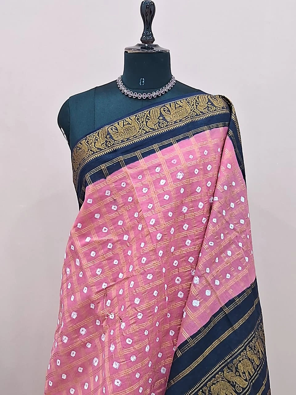Baby Pink Checked Kaikattu Sungudi Handloom Cotton Saree  1